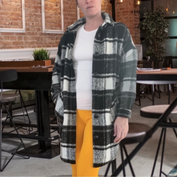 Evereve Vic Shacket / Jacket - Picture 5 of 7